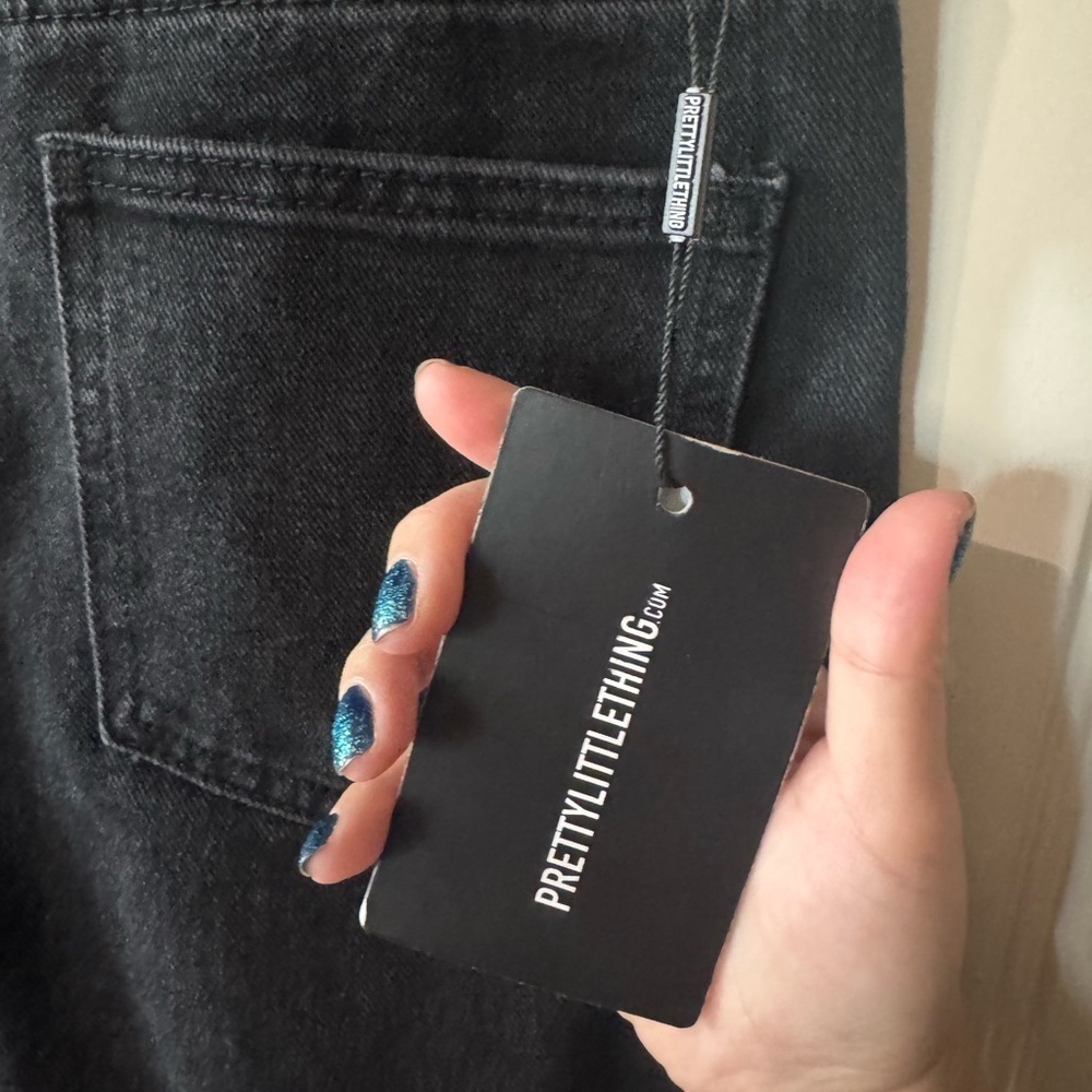 NEW w TAGS 🏷️ PRETTYLITTLETHING Classic Straight Leg Jeans (Tall Fit: Size 4) - Picture 8 of 11